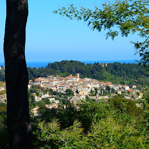 Vue mer et village historique de Biot depuis l'appartement